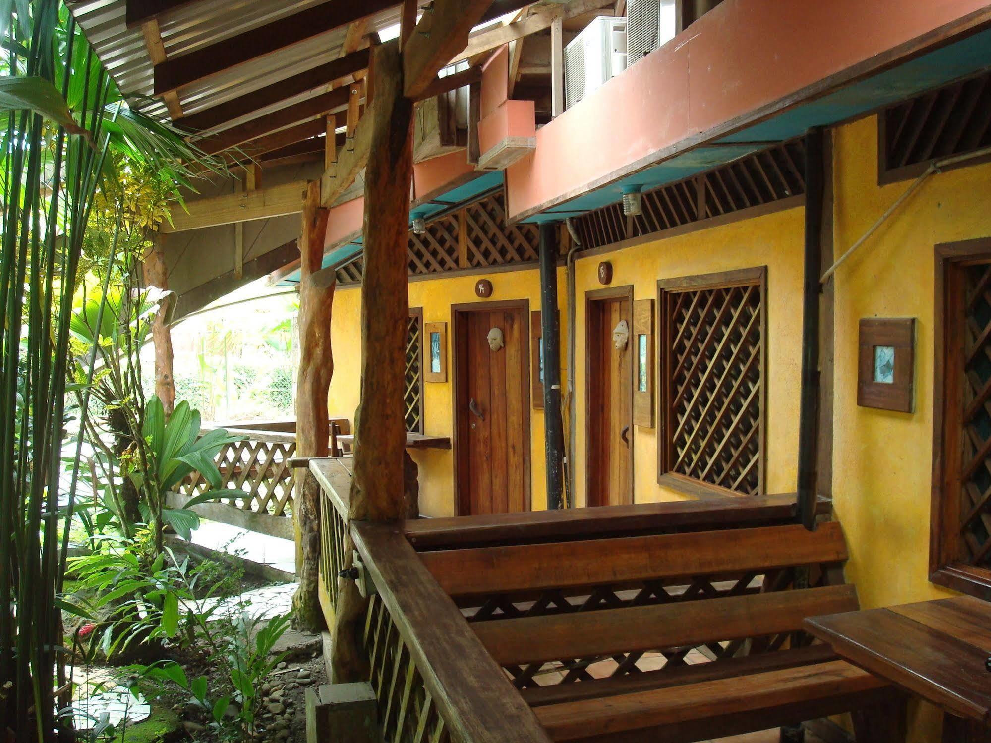 Playa Negra Brewing Beachfront Hotel Puerto Viejo de Talamanca Екстер'єр фото